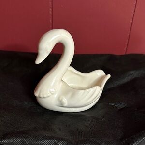 Vintage Hull Pottery Swan 🦢